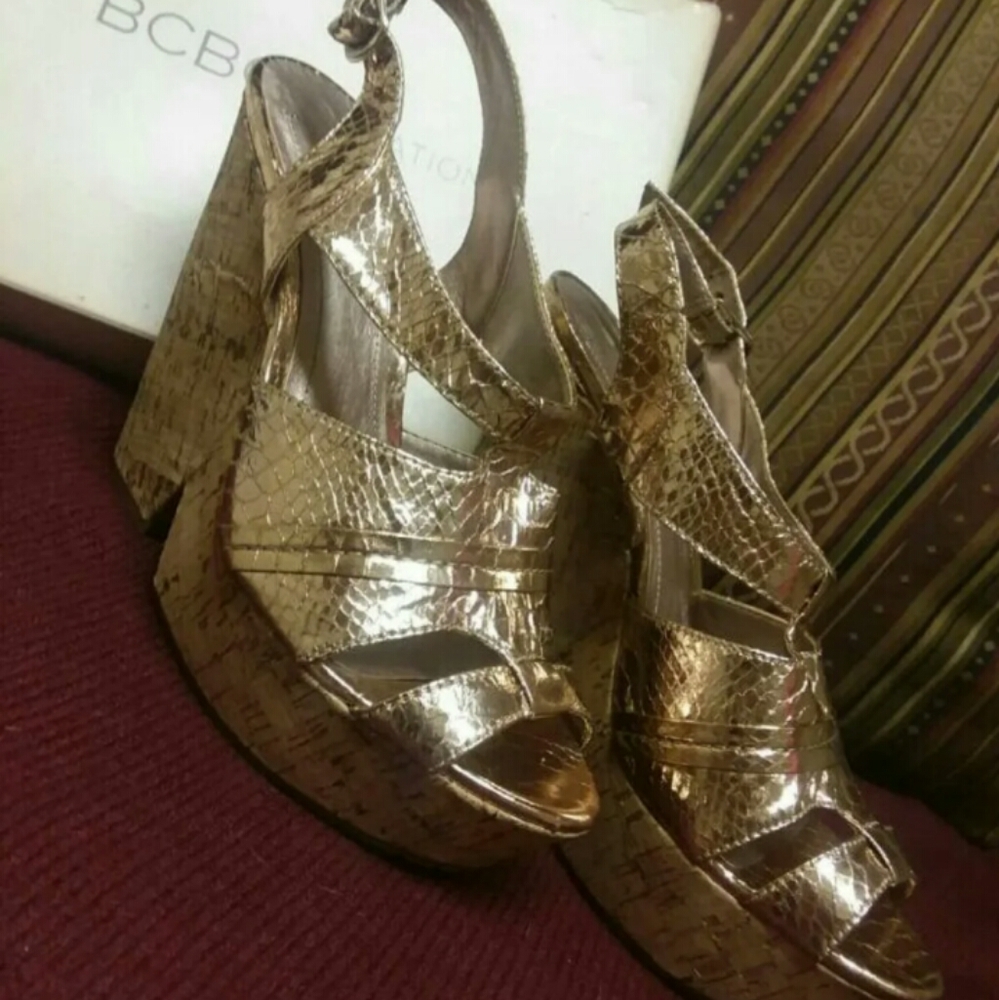 🌟🌟SOLD🌟🌟 BCBG Generation Gold Wedge Sandals